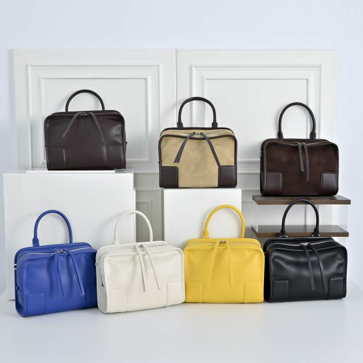 Picture of Loewe Handbags _SKUfw239909659fw